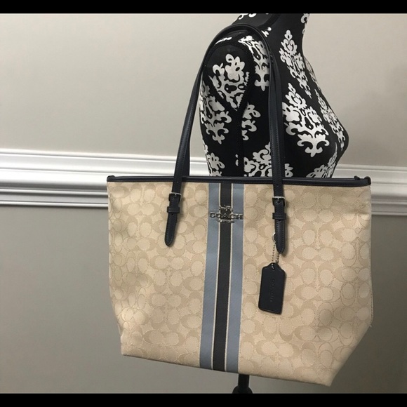 Coach Signature Tote - Picture 11 of 13